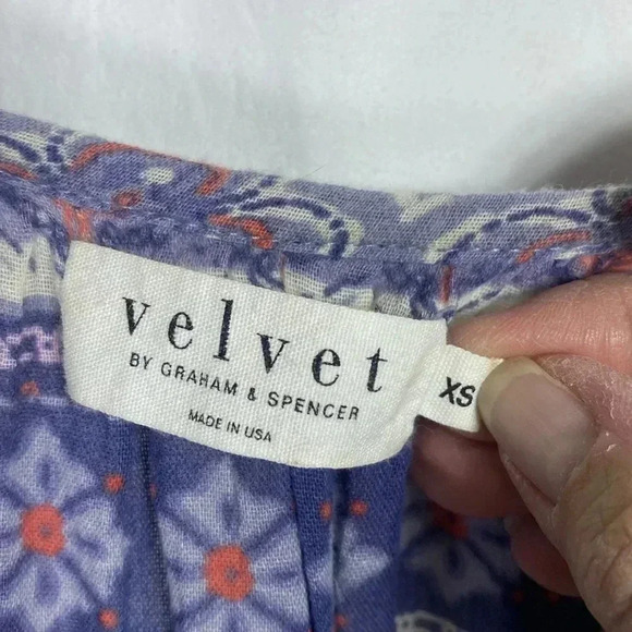 Velvet by Graham & Spencer Blue and Cream Floral Blouse Top, Size XS. Flawed. - Picture 5 of 12